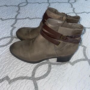 Bass Taupe Brown Suede Pull On Ankle Boots with Strap Detail Women’s Size 7.5